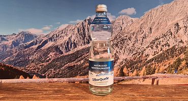 natuerliches-mineralwasser-prickelnd-1
